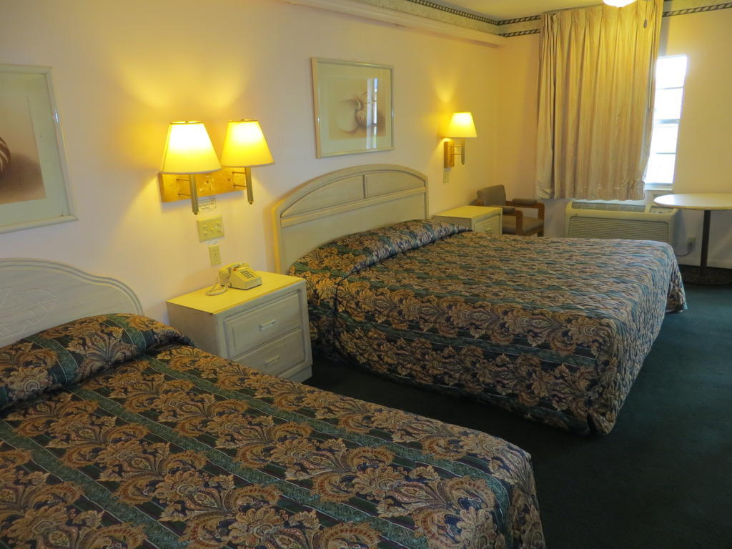 Budget Inn Себрінґ Номер фото